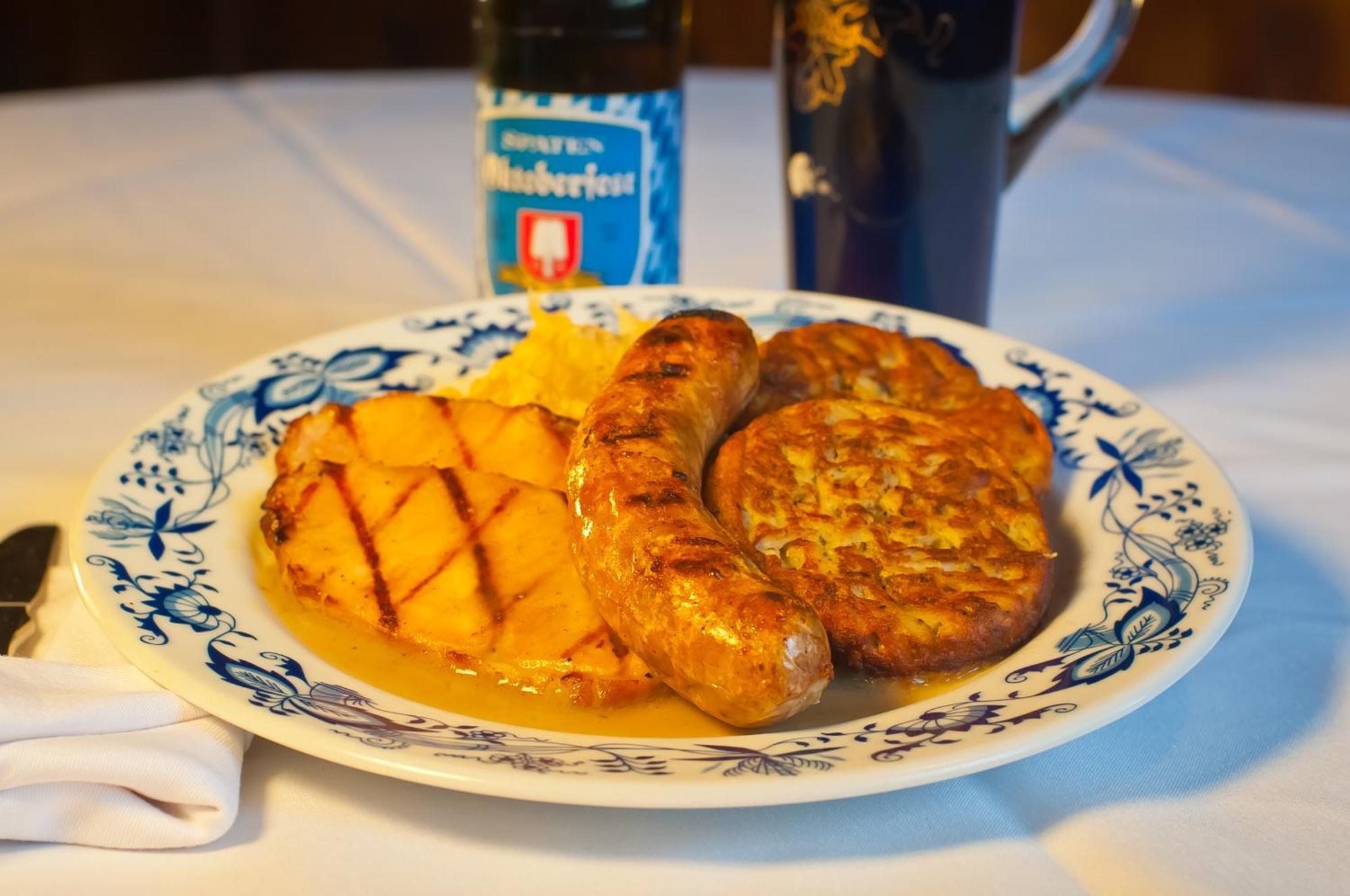 Bavarian Inn Motel & Restaurant يوريكا سبرينغز المظهر الخارجي الصورة